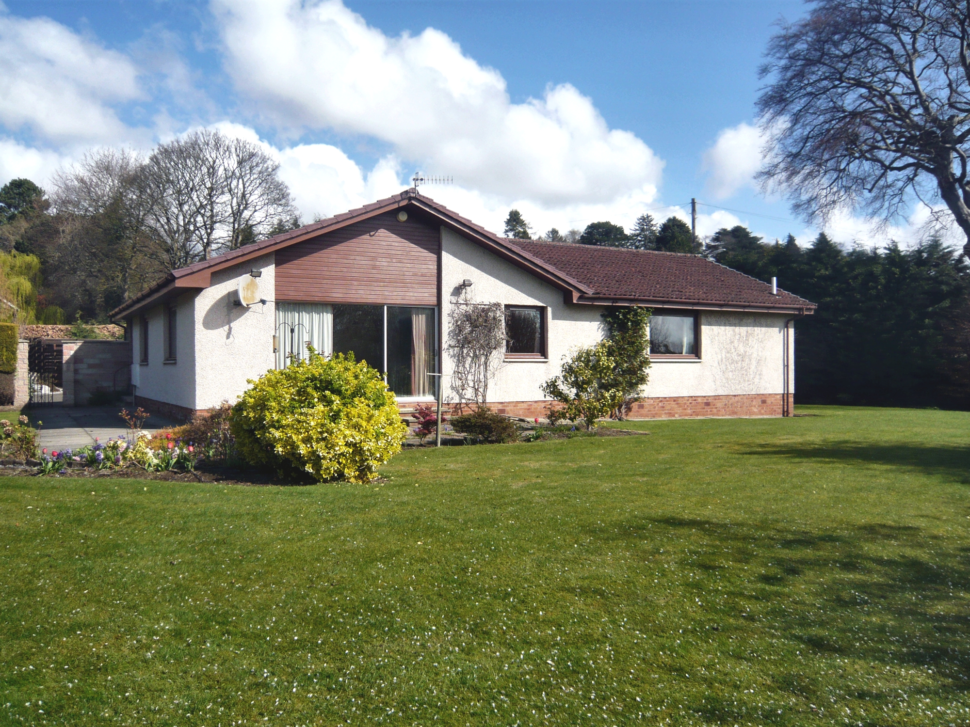 Burnside, River Crescent, Dundee, DD2 1UJ Lamont Solicitors